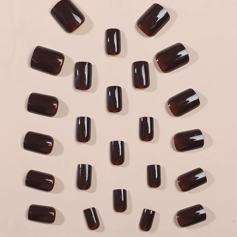 Glänzendes Press-On-Nagelset mit funkelndem Finish Karnz