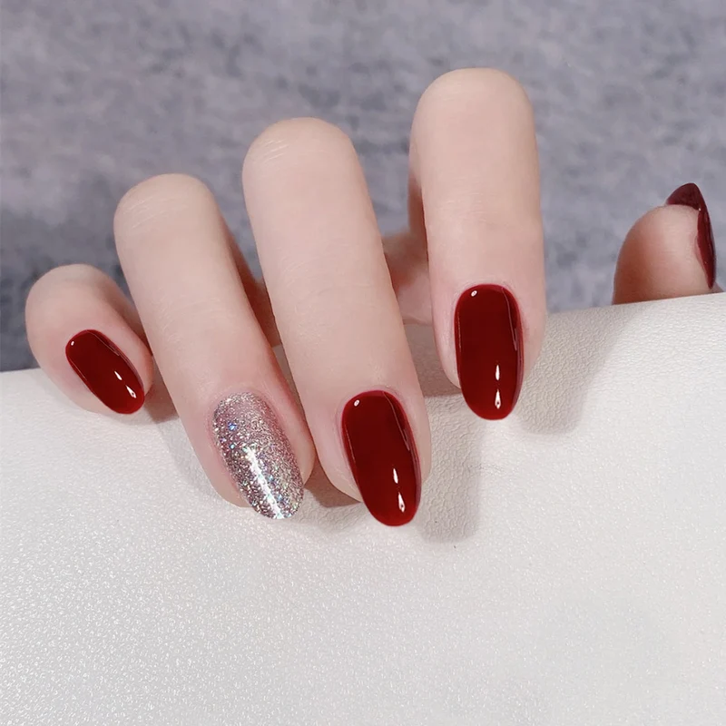 Glamouröse Press-On Nagelset mit funkelndem Akzent Karnz