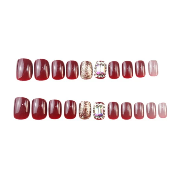 Glamouröses Press-On Nagelset mit Glitzer und Strassakzenten Karnz