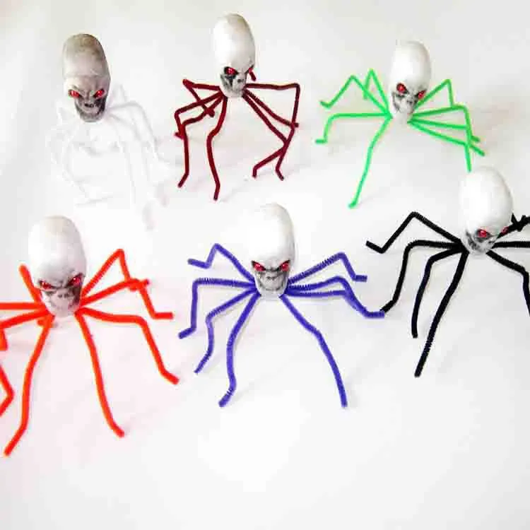 Dekorative Schädel-Spinnenfigur Karnz