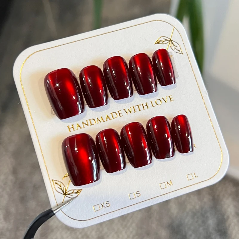 Handgemachtes Glänzendes Press-On Nagelset Karnz