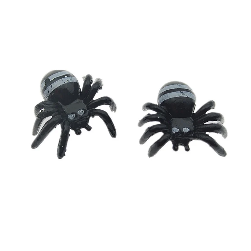 Realistische Dekorative Spinnenfiguren Karnz