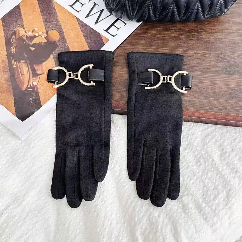 Elegante Modehandschuhe mit dekorativem Schnallenverschluss Karnz