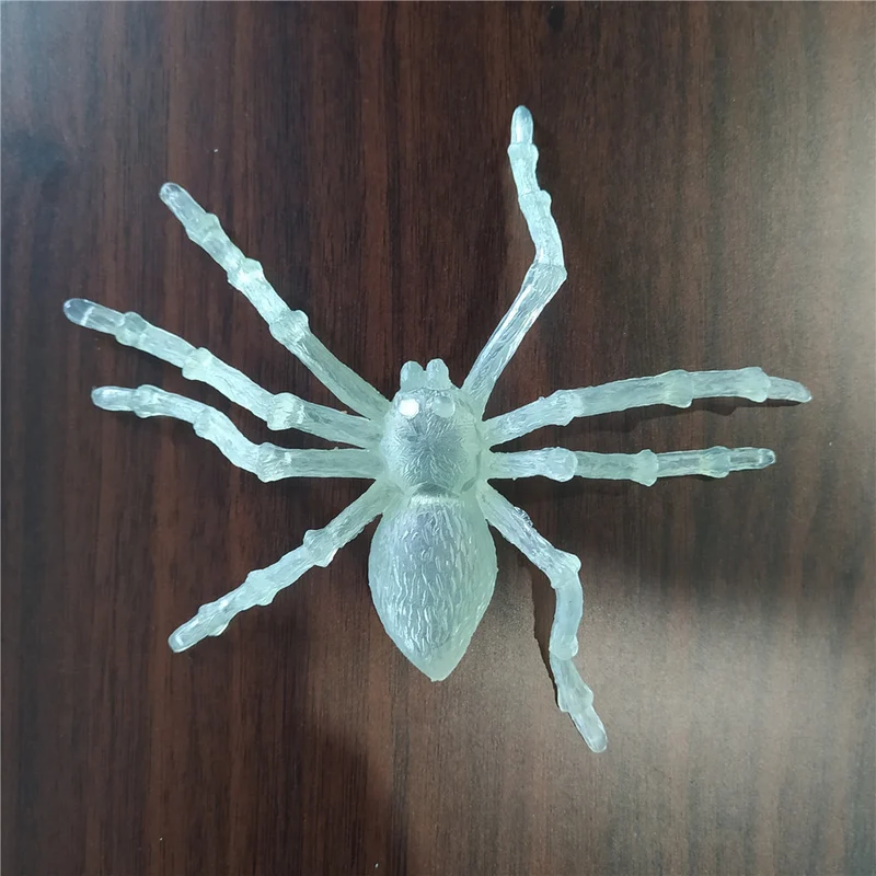 Realistische dekorative Spinnenfigur Karnz