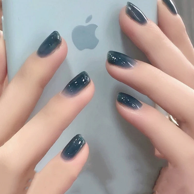 Glänzendes Fashion Press-On Nagelset Karnz