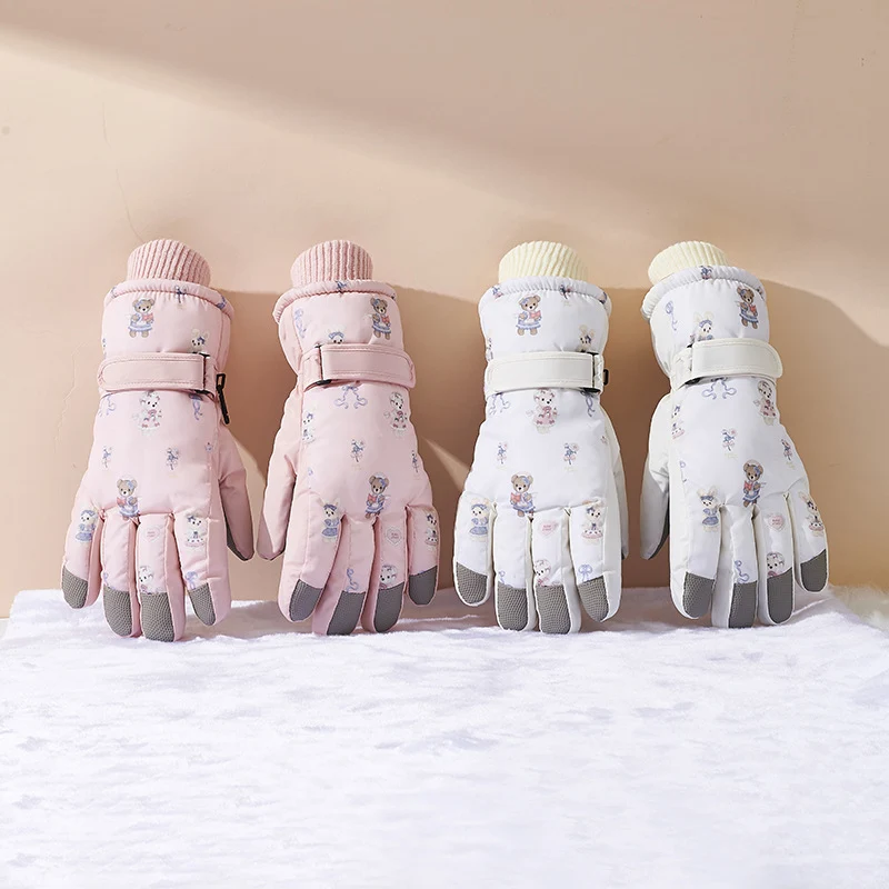 Niedliche cartoonartige Winterhandschuhe Karnz