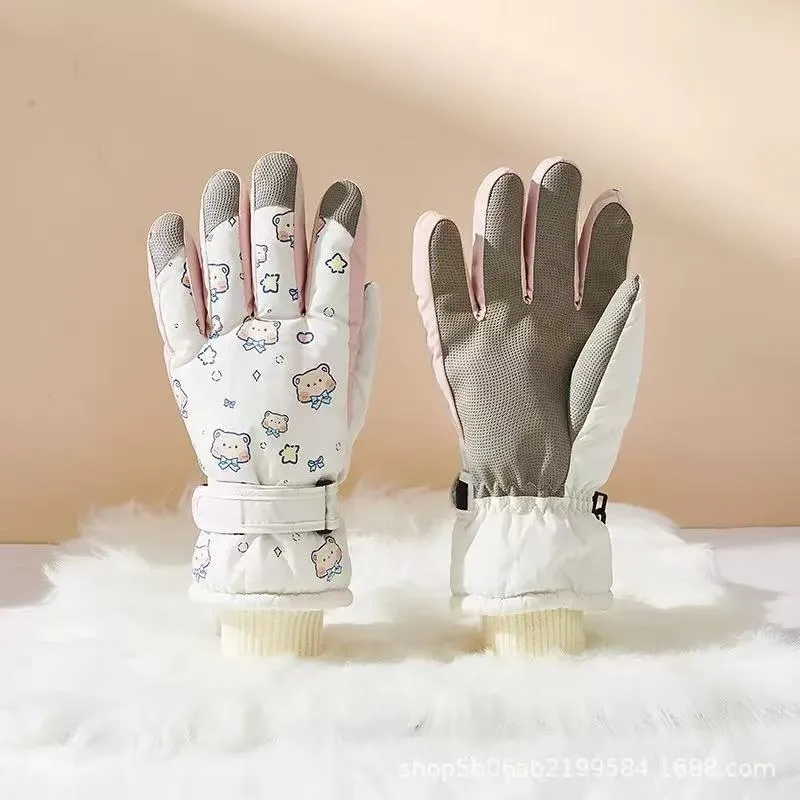 Niedliche cartoonartige Winterhandschuhe Karnz