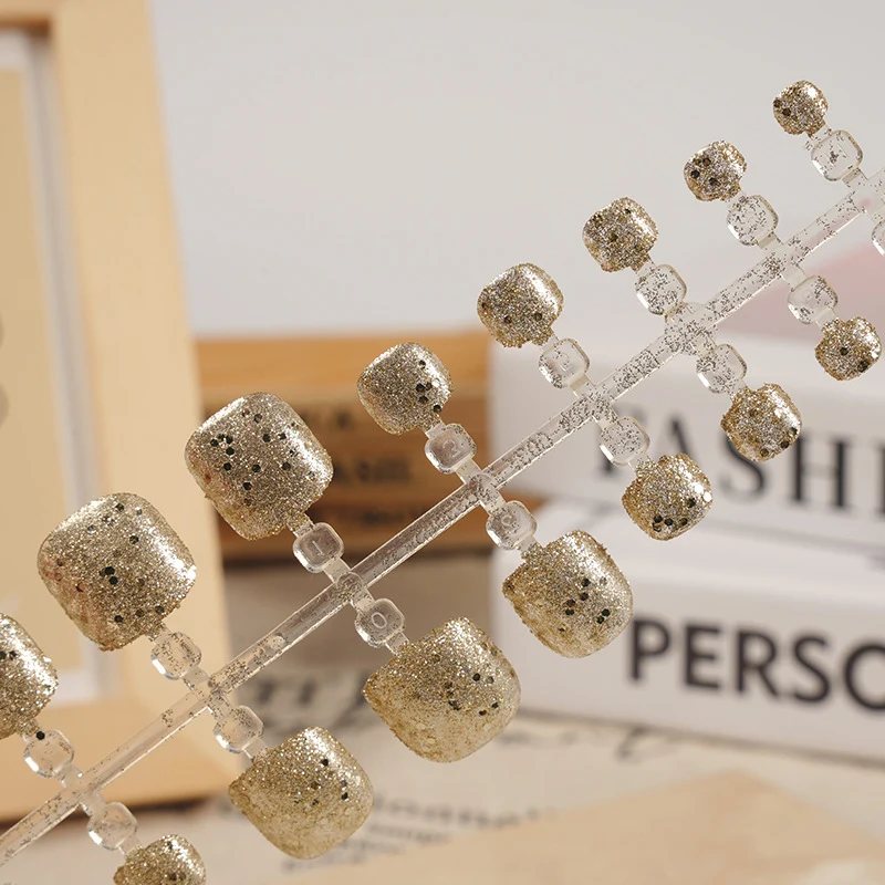 Glitzerndes Press-On Nagelkunst-Set Karnz