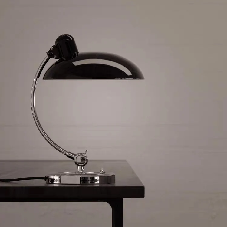 Stylische Schreibtischlampe