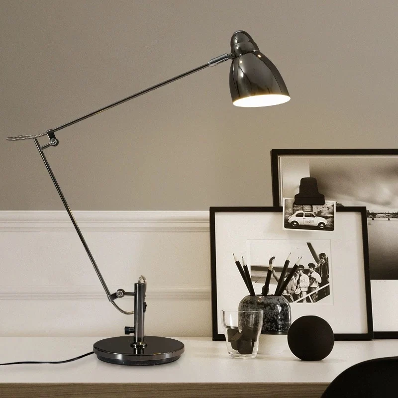 Verstellbare Schreibttischlampe
