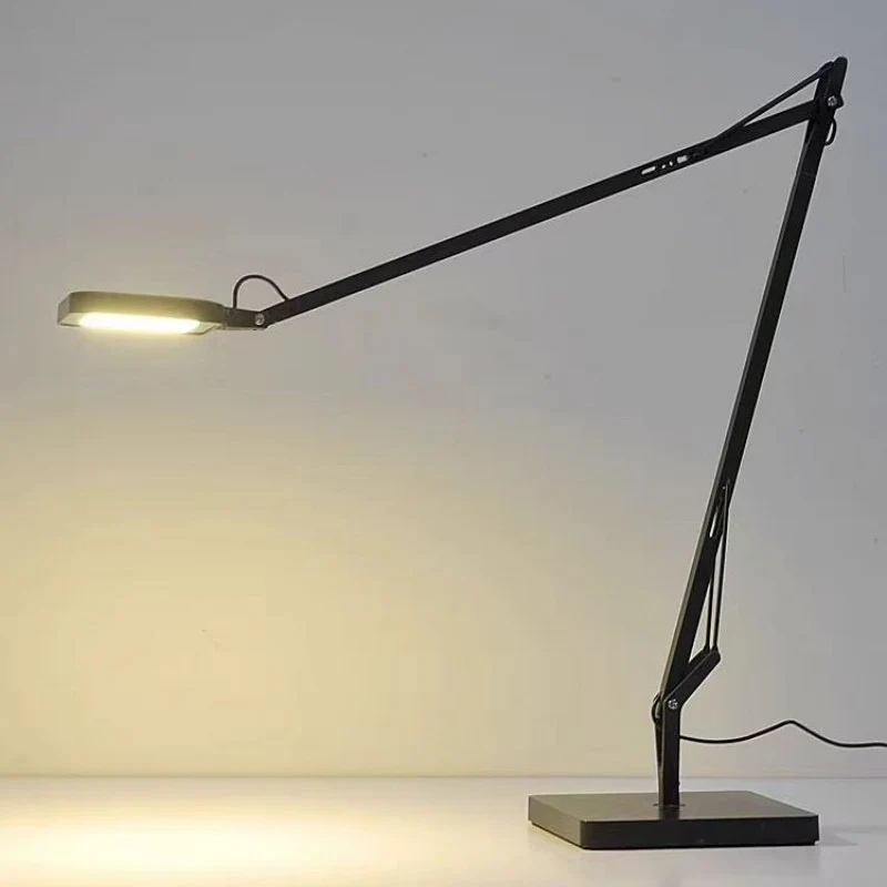 Verstellbare LED-Schreibtischlampe