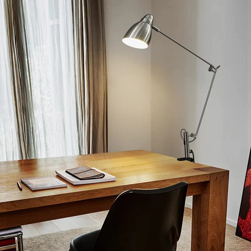 Verstellbare Schreibtischlampe