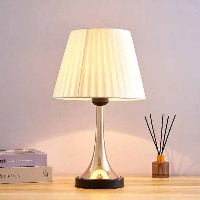 Elegante moderne Tischlampe