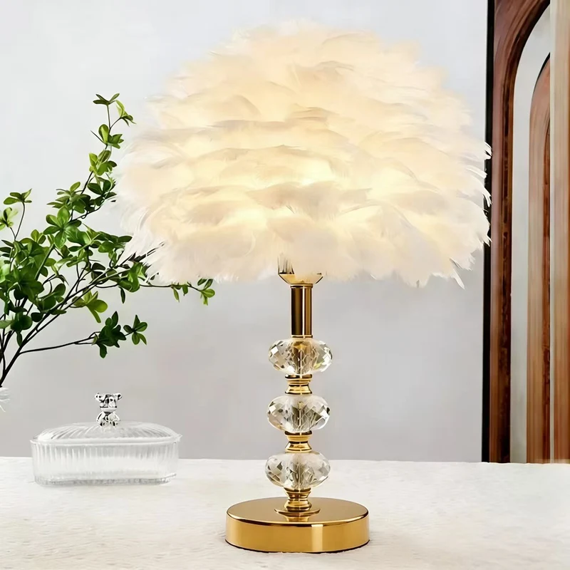 Gefiederte Akzent-Tischlampe