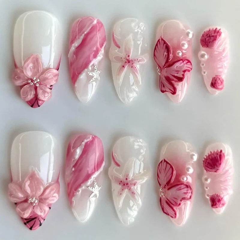 Elegantes mit Blumenakzenten verzierter Press-On-Nagel-Set Karnz