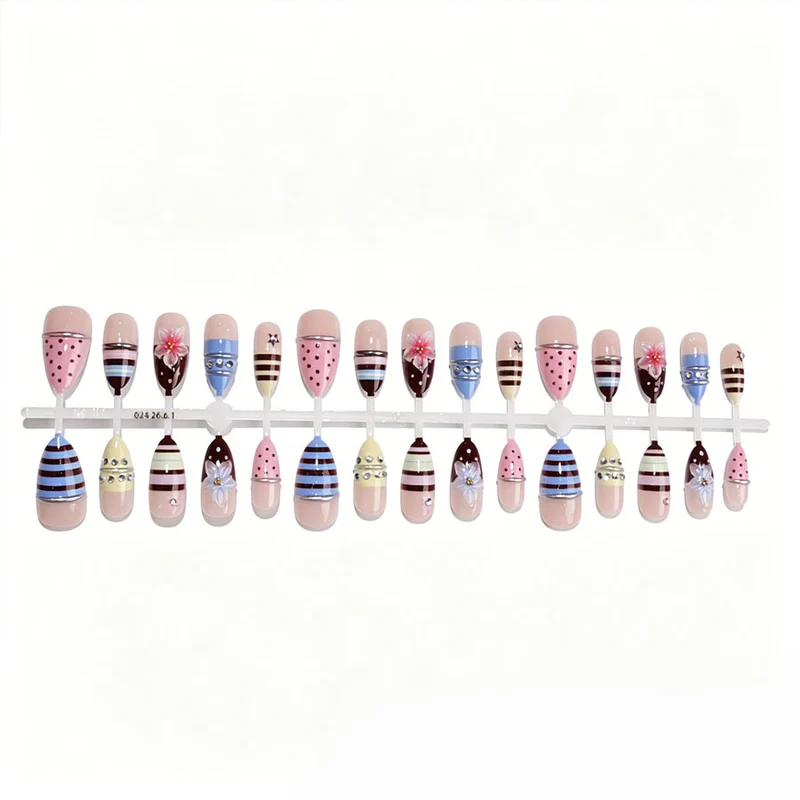 Dekorativer Press-On Nagelset Karnz