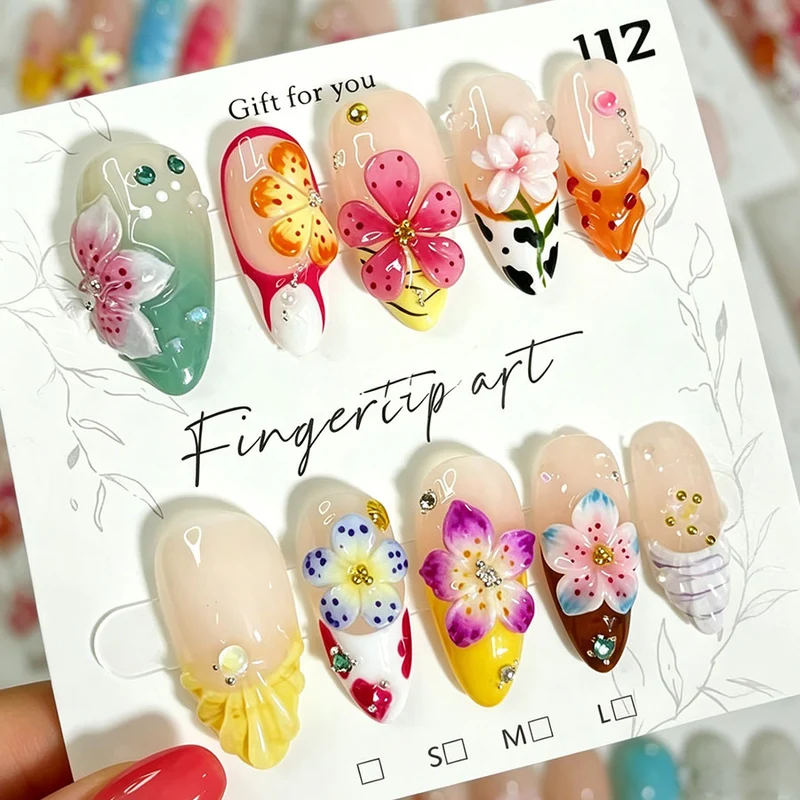 Dekoratives Nagelkunst-Set Karnz