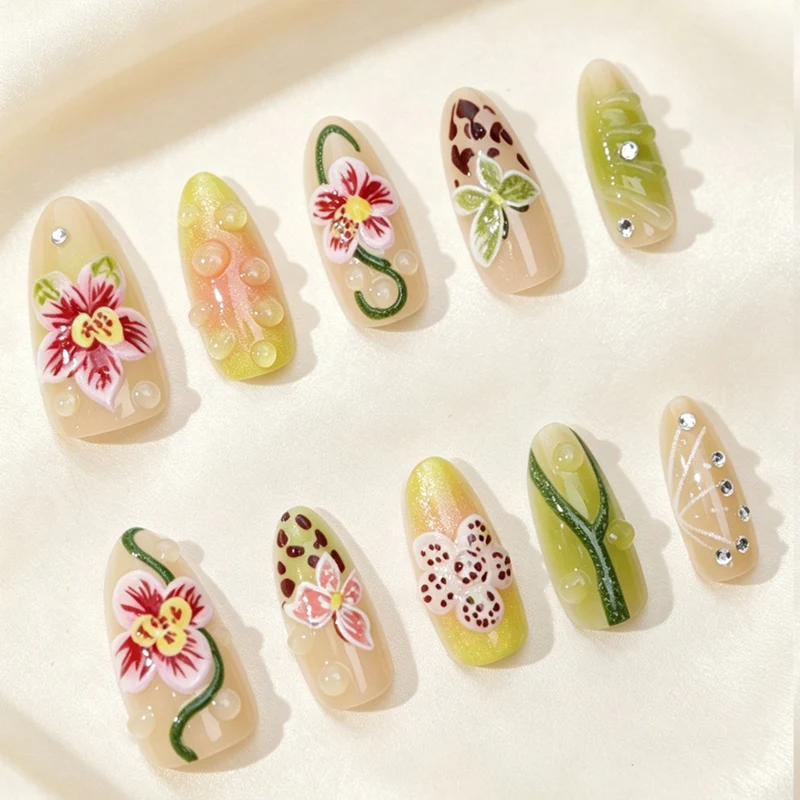 Dekoratives Floral 3D Nagelkunst Set Karnz