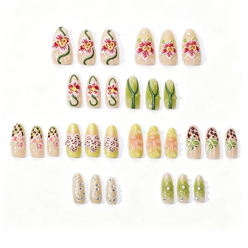 Dekoratives Floral 3D Nagelkunst Set Karnz