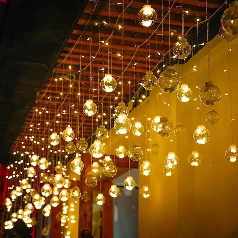Karnz LED Lichtervorhang außen – Kugel-Lichterkette, IP44, warmweiß