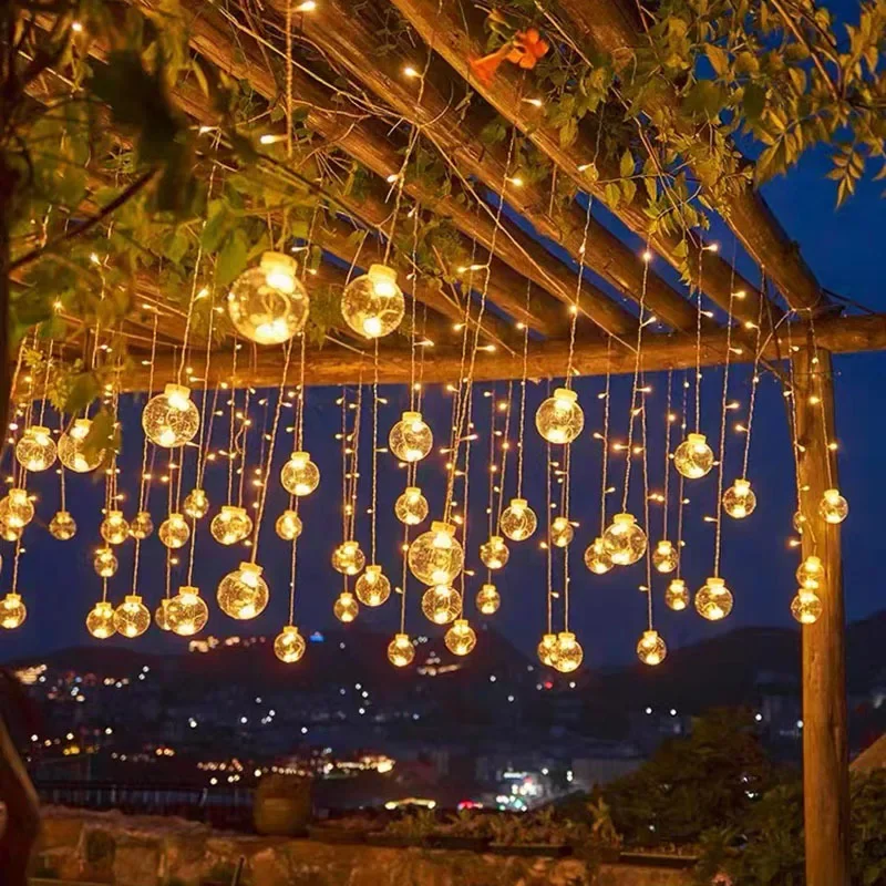 Karnz LED Lichtervorhang außen – Kugel-Lichterkette, IP44, warmweiß