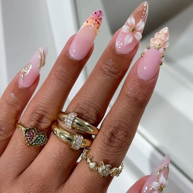 Künstlerisches Press-On-Nageldesign Karnz