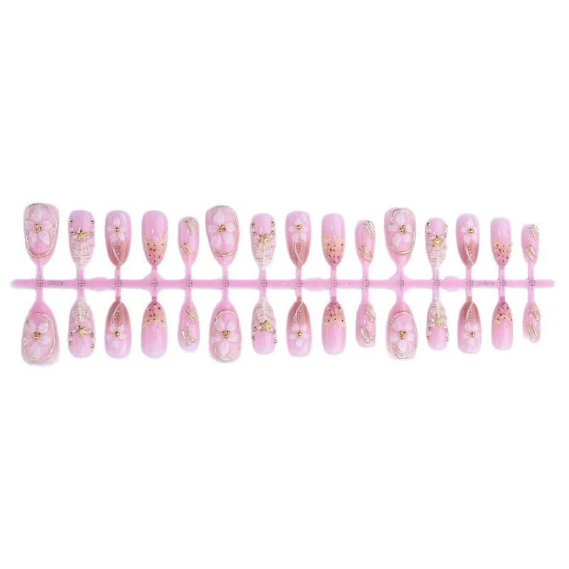 Künstlerisches Press-On-Nageldesign Karnz