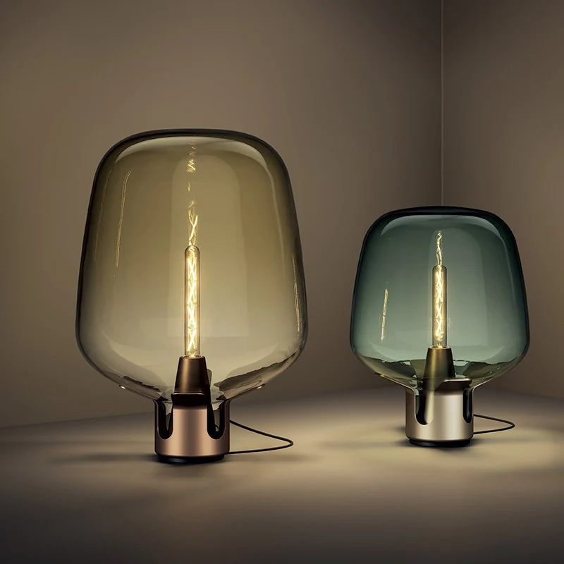 Dekorative Glas-Tischlampe mit einzigartigem Schirm
