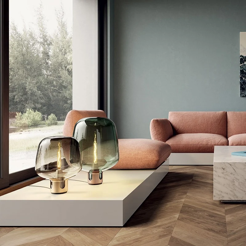 Dekorative Glas-Tischlampe mit einzigartigem Schirm