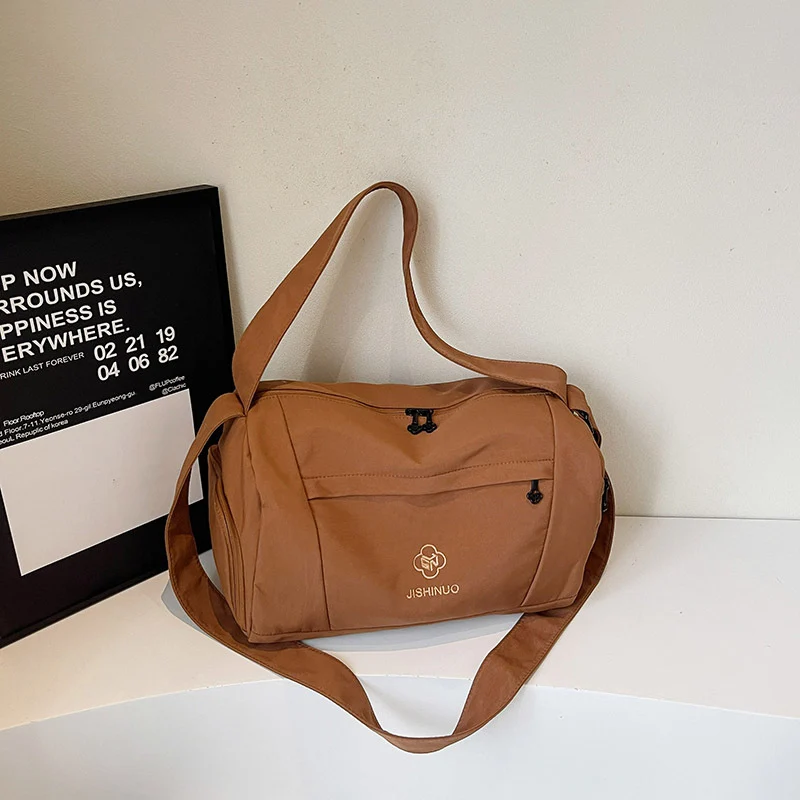 Stylische leichte Duffel Karnz
