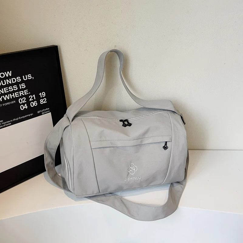 Stylische leichte Duffel Karnz