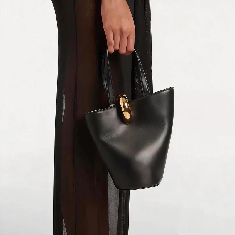 Schlanke moderne Handtasche