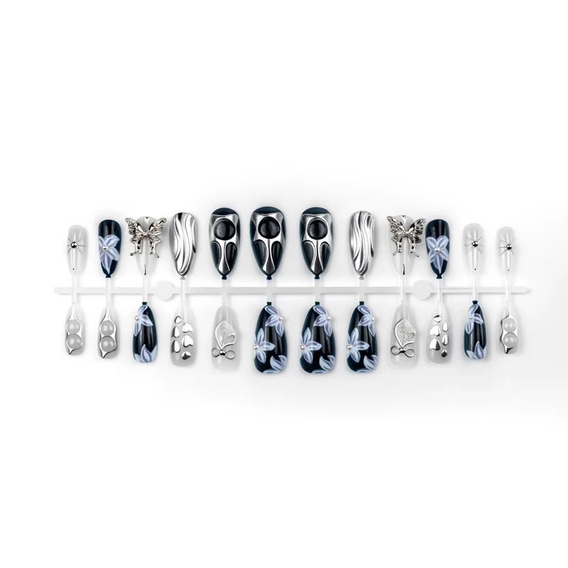 Geometrisches Metall Press-On Nagelkunst Set Karnz