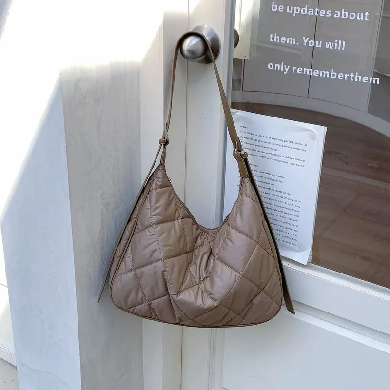 Gepolsterte Stepp-Schultertasche