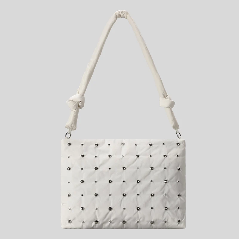 Dekorativer gesteppter Handtasche