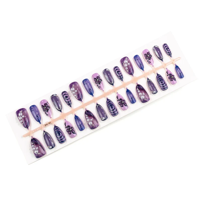 Blumenmuster Künstlerisches Press-On Nagelkunst Set Karnz