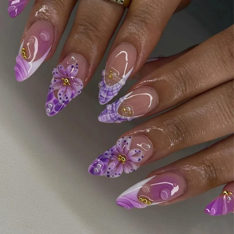 Blumeninspiriertes Stiletto Press-On-Nägel Karnz
