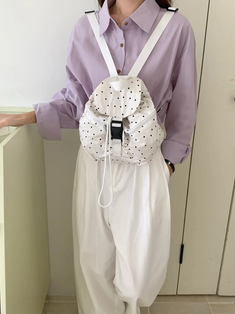 Kompakte gepunktete Kordelzug-Rucksack