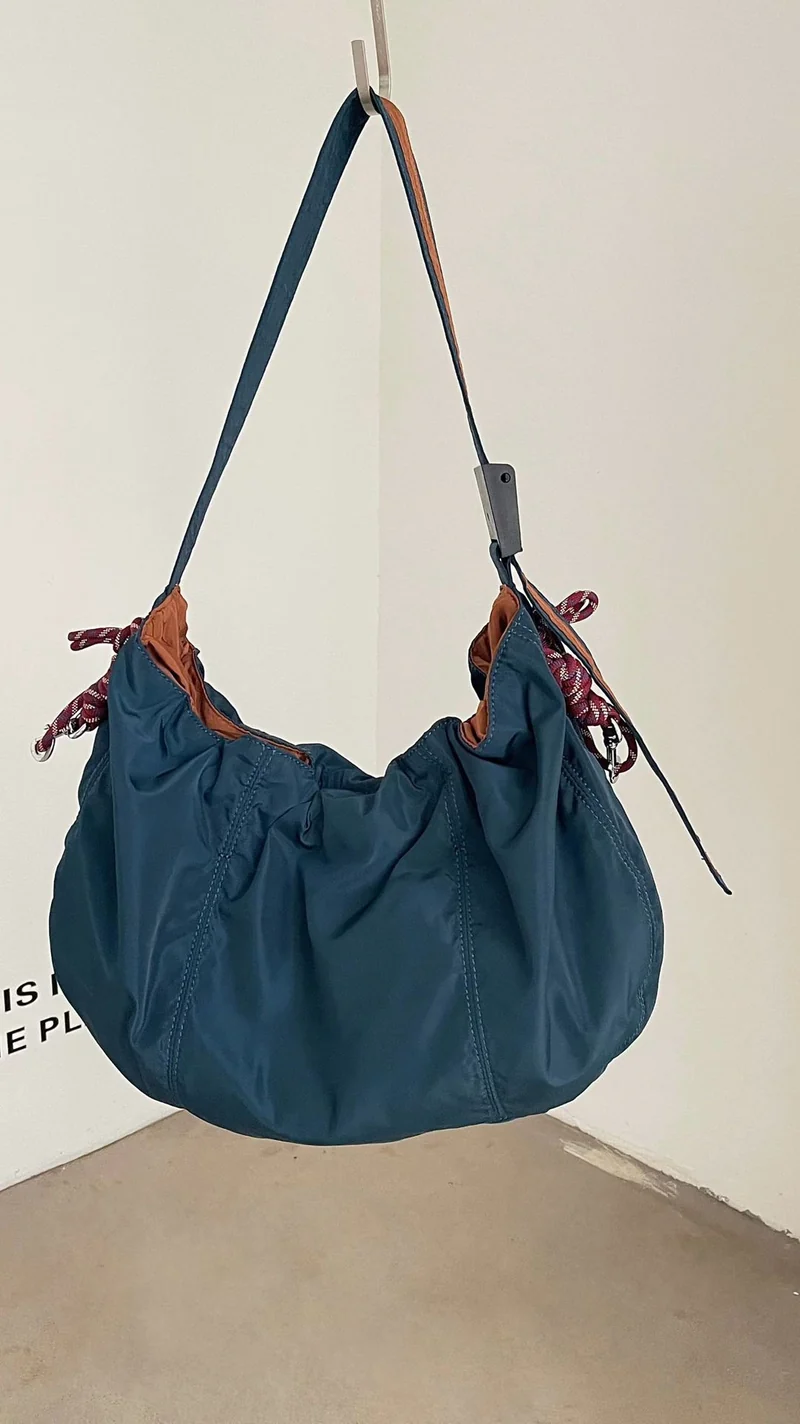 Funktionale Kordelzug-Schultertasche
