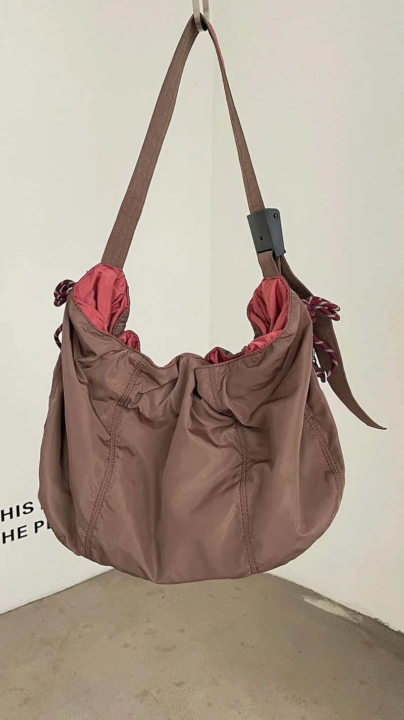 Funktionale Kordelzug-Schultertasche