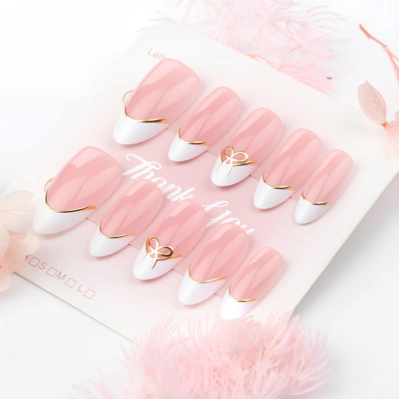 Elegantes French Tip Press-On Nagelkunstset mit goldenen Akzenten Karnz