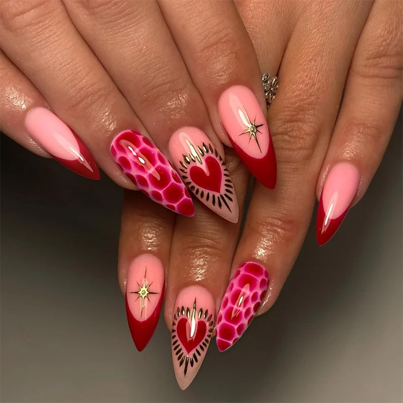 Dekorative Herz- und Stern-Press-On-Nagelkunst Karnz