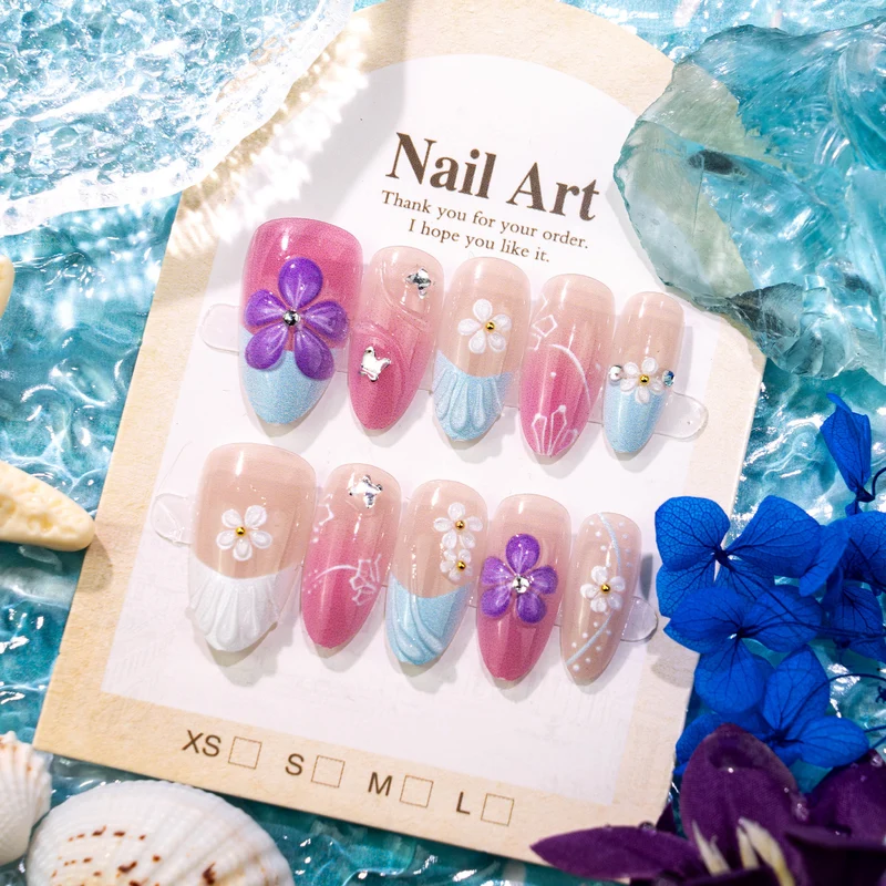 Dekorativer Floral Press-On Nail Set Karnz