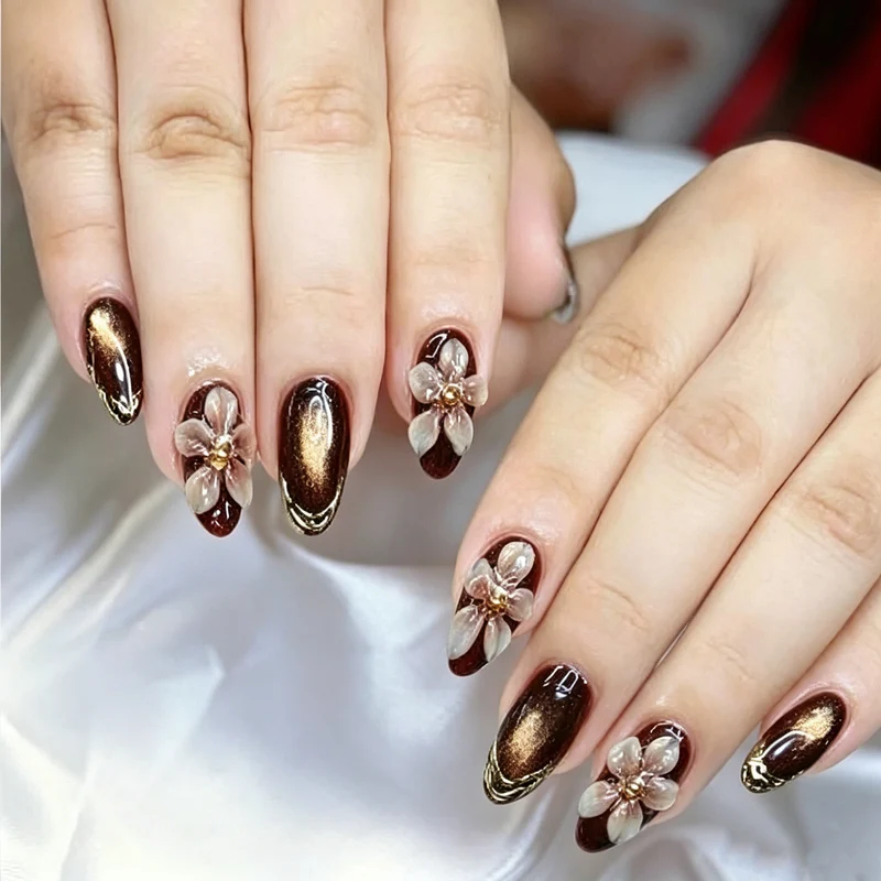 Floral Design Press-On Nail Art Set mit eleganten Akzenten Karnz
