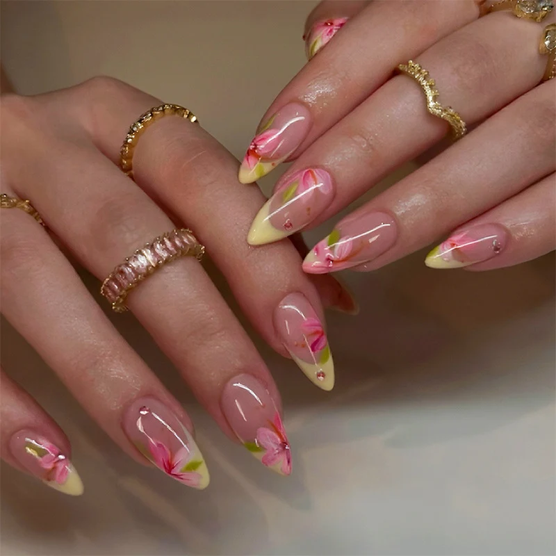 Elegantes Florales Nagelkunstset Karnz