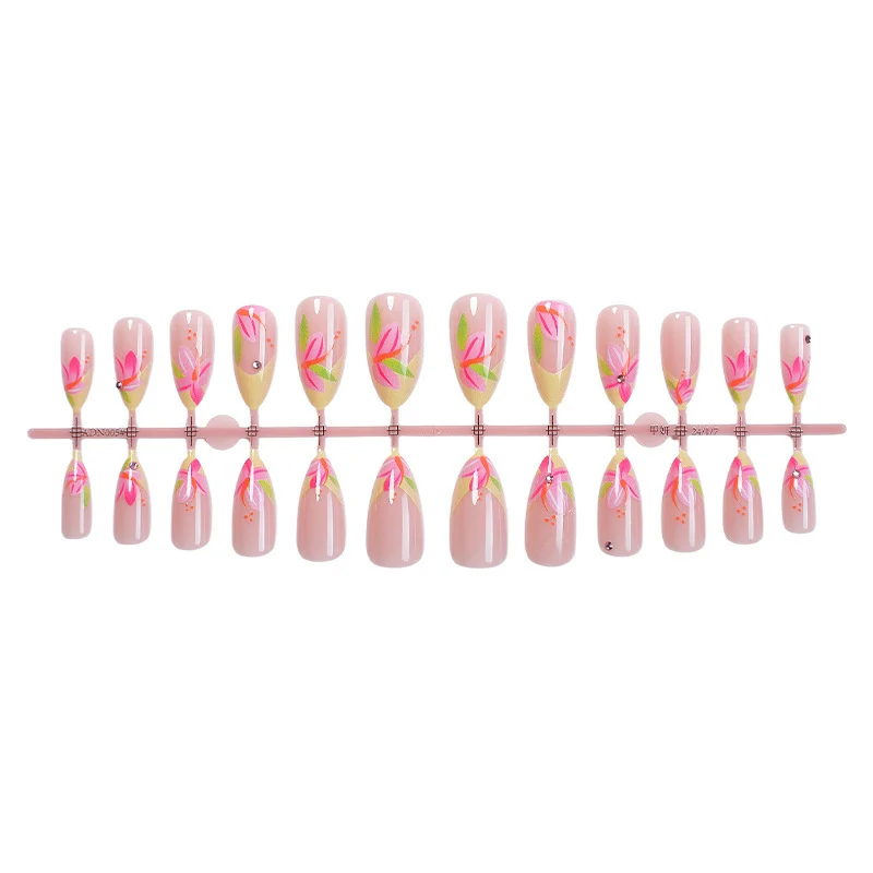 Elegantes Florales Nagelkunstset Karnz