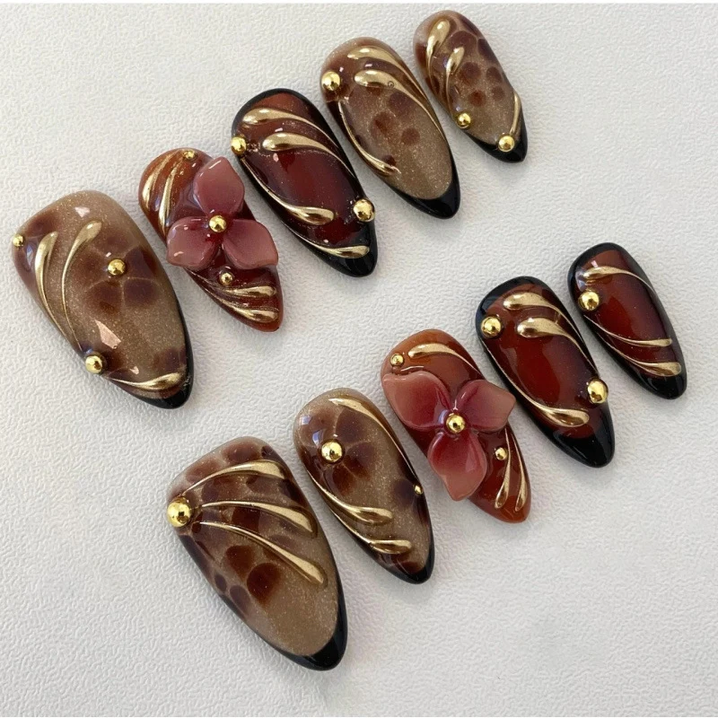 Dekorativer Floral Press-On Nagelkunst Set Karnz