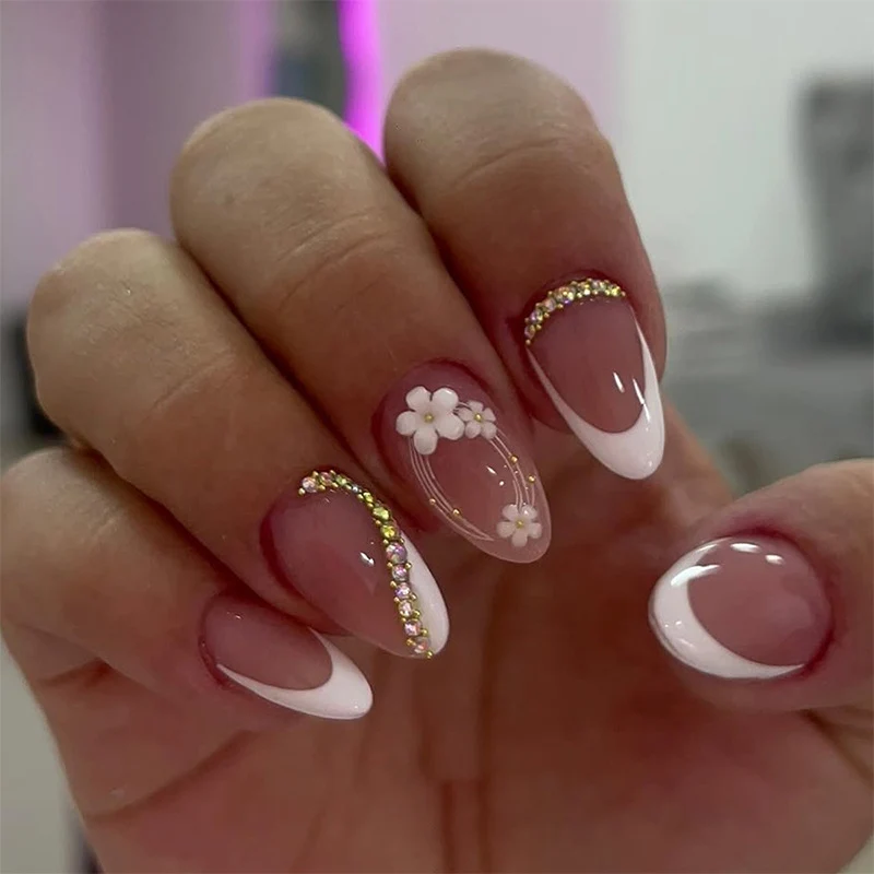 Elegante floral verzierte Press-On Nägel Karnz