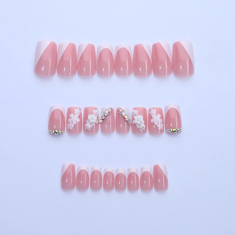 Elegantes floral-verziertes Press-On-Nagelkunst-Set Karnz
