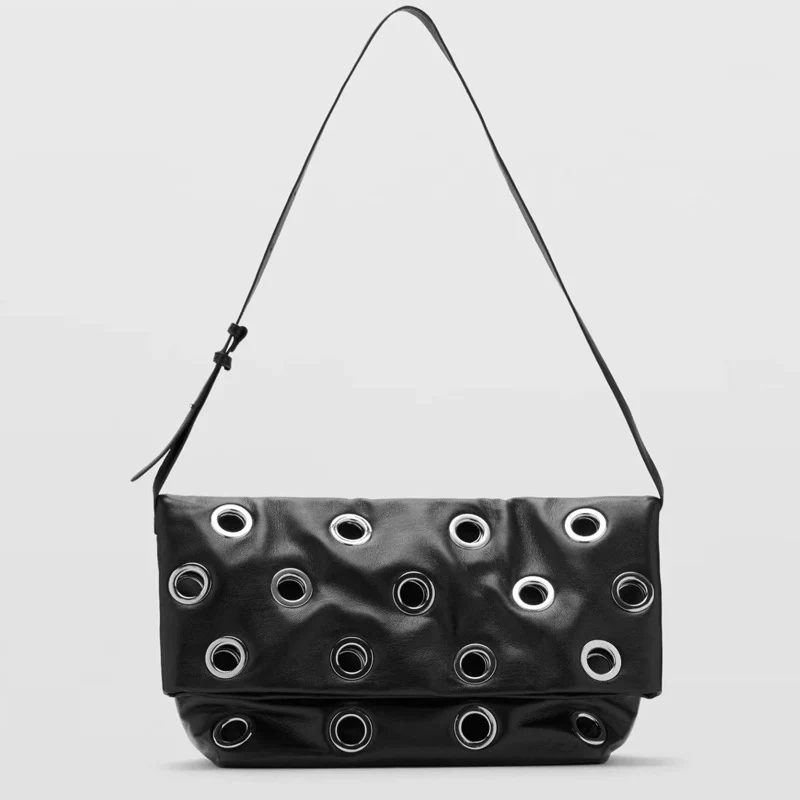 Ösen Akzentierte Schultertasche